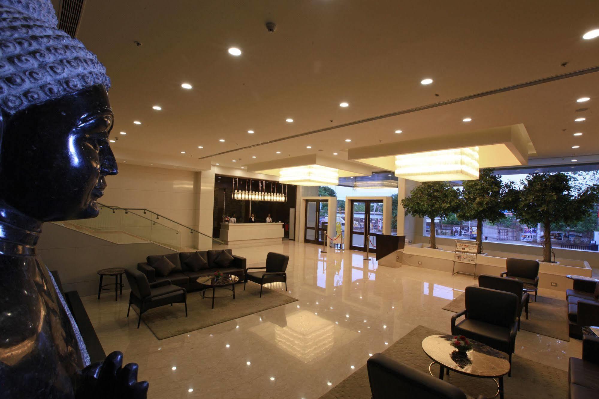 Goutham Grand Hotel - Tenali Vijayawāda Buitenkant foto