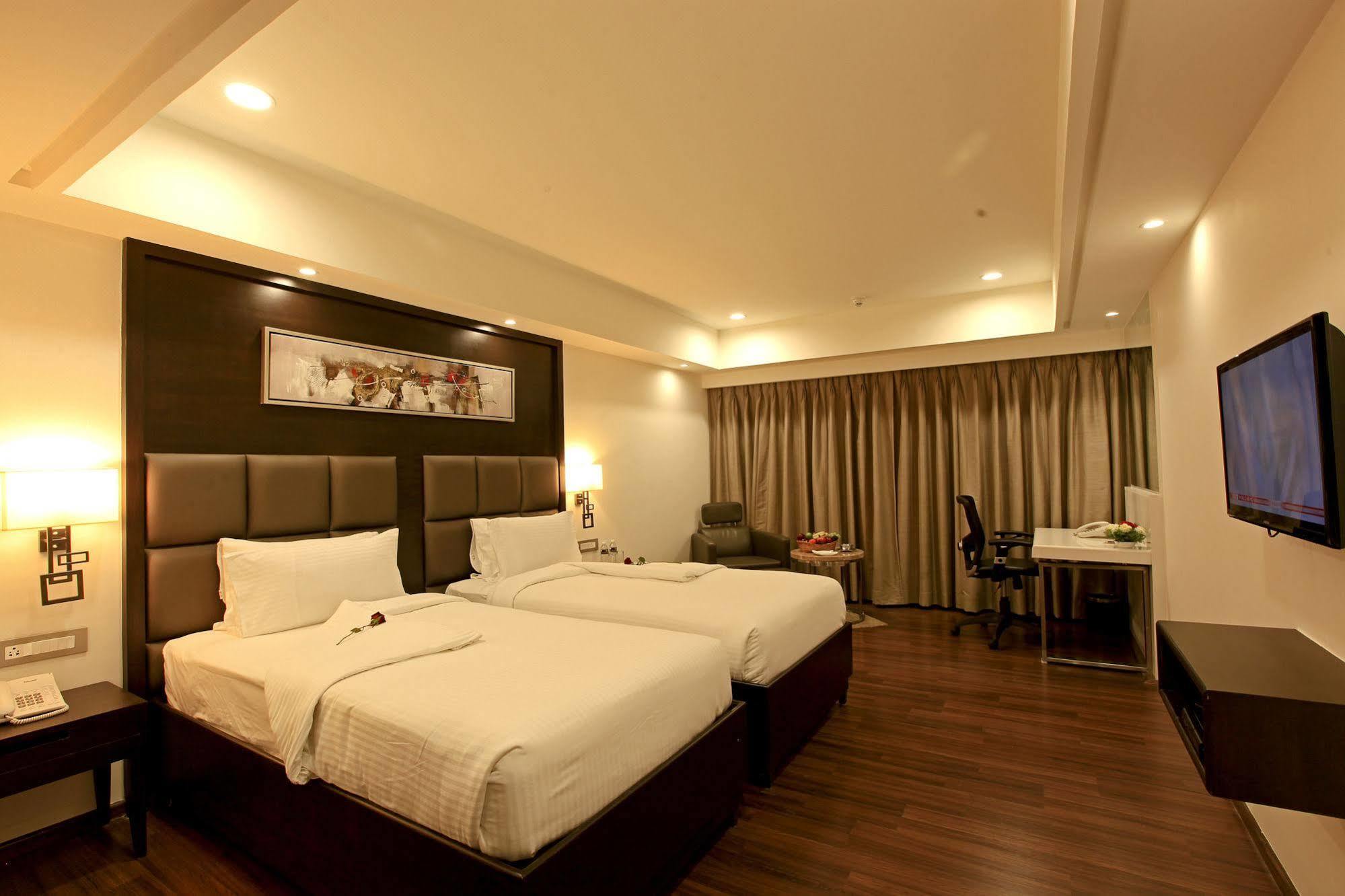 Goutham Grand Hotel - Tenali Vijayawāda Buitenkant foto