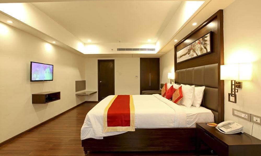 Goutham Grand Hotel - Tenali Vijayawāda Buitenkant foto